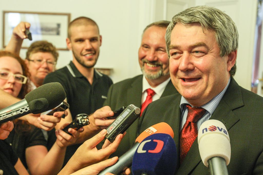 Rusnok lobuje za důvěru vládě