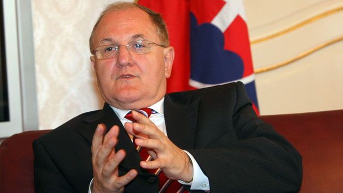 Dušan Čaplovič je místopředsedou vládní strany SMER-SD.