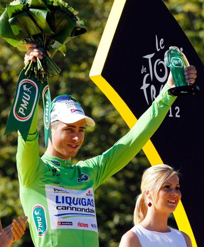 Slovenský cyklista a nejlepší sprinter Peter Sagan slaví po poslední 20. etapě Tour de France 2012.