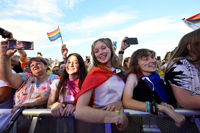 Snímek z vystoupení zpěvačky LP na Prague Pride.