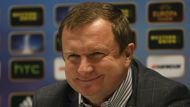 Trenér Pavel Vrba zřejmě absenci Davida Limberského vyřeší přesunutím Radima Řezníka z pravého beka na levého...