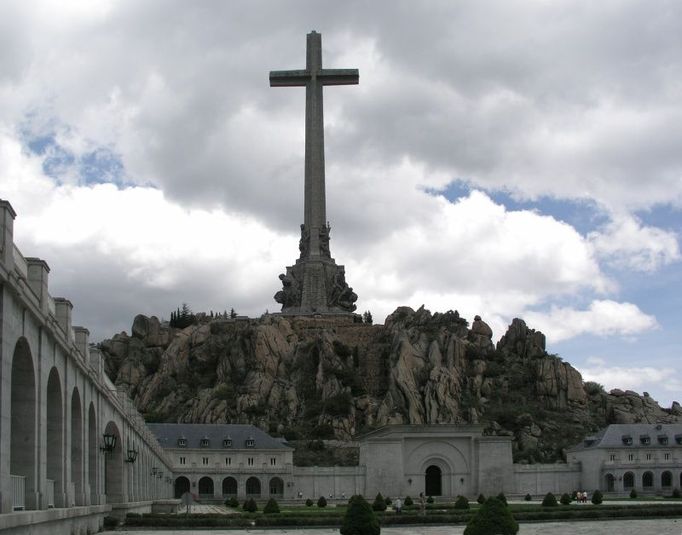 Valle de los caídos, pomník frankistického režimu.