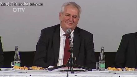 Sobotky se lze zbavit kalašnikovem, zavtipkoval Zeman