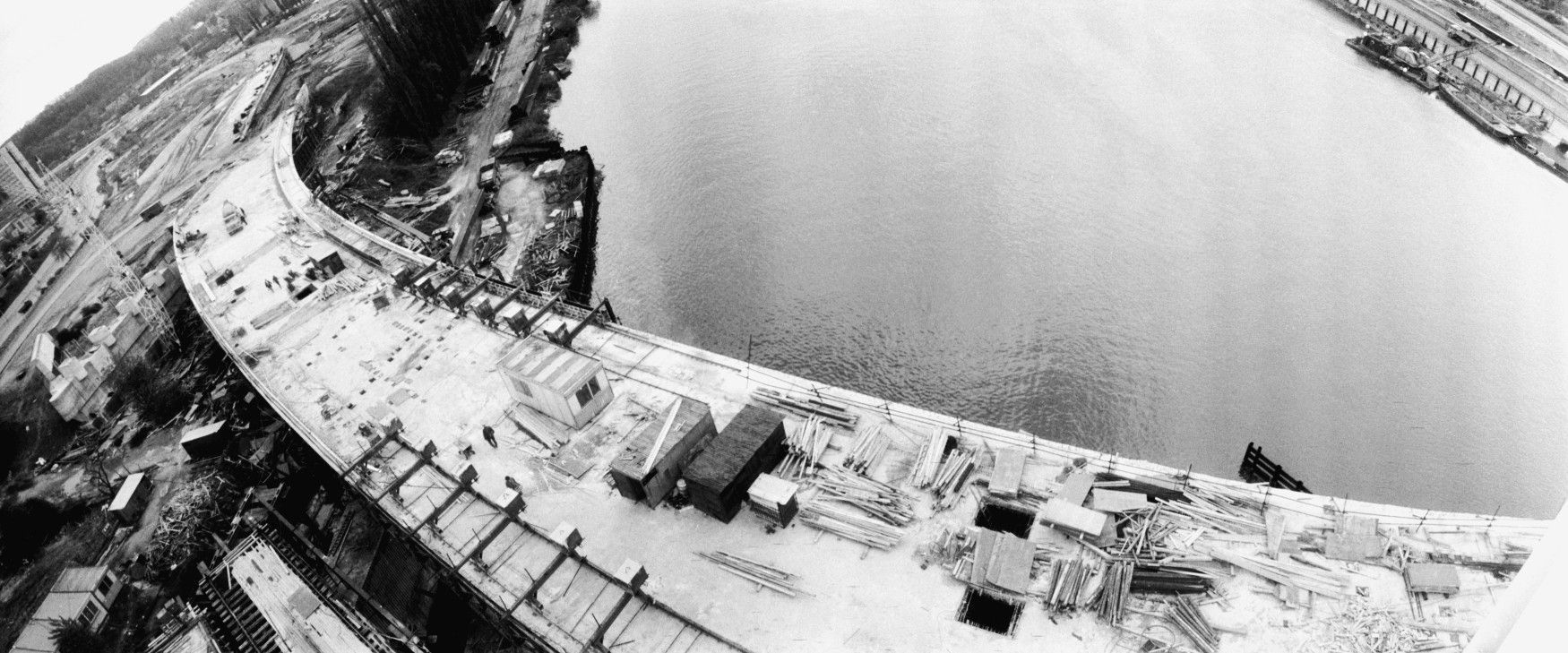 Fotogalerie / Barrandovský most / Tak se kdysi budoval Barrandovský most. Klíčový most v Praze nyní čekají opravy