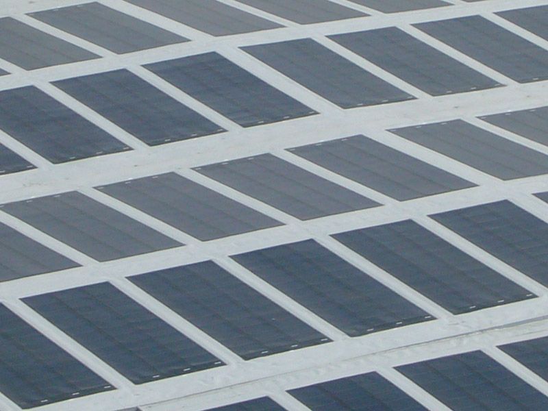 Sluneční elektrárna na střeše provozní budovy Národního divadla