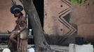 A native Indian looks on at the Brazilian Indian Museum in Rio de Janeiro March 21, 2013. A native Indian community of around 30 individuals have been living in the abandoned Indian Museum since 2006. They have expired a deadline given by a court last Friday to leave the museum within 3 days, local media reported. The group is fighting against the destruction of the museum, which is next to the Maracana Stadium. REUTERS/Sergio Moraes (BRAZIL - Tags: SOCIETY CIVIL UNREST) Published: Bře. 21, 2013, 7:43 odp.