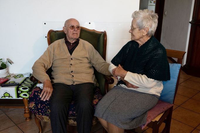 Fotograf během pandemie zachytil poslední boj svého dědečka s demencí.