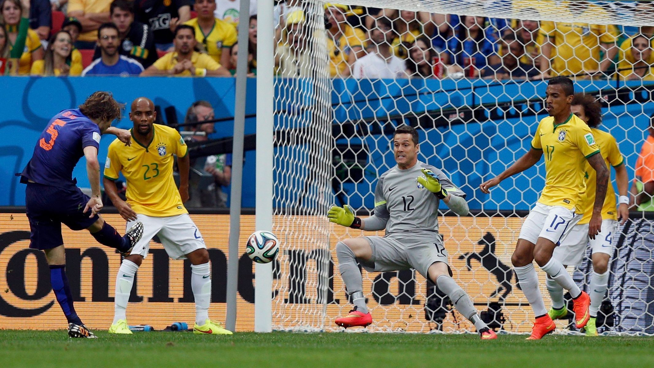 MS 2014, Brazílie-Nizozemsko: Daley Blind  (5) dává gól