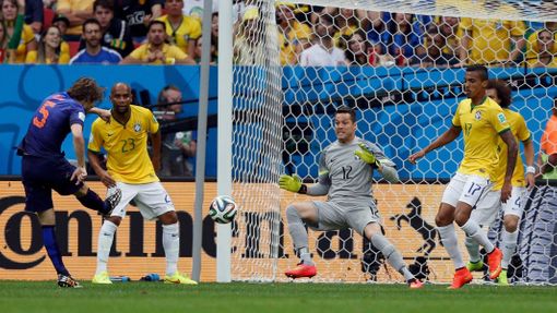 MS 2014, Brazílie-Nizozemsko: Daley Blind  (5) dává gól