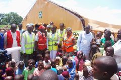 Nigerijci, kteří utekli před Boko Haram, čelí hladomoru. Obviňují úřady, že jim kradou jídlo