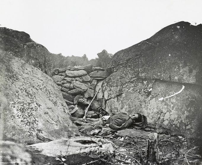 Archivní fotografie pojící se k bitvě u Gettysburgu, která patřila k zásadním momentům americké občanské války Severu proti Jihu v 60. letech 19. století.