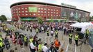 Situace před stadionem v Edenu před finále Konferenční ligy Fiorentina - West Ham