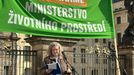 Demonstrace proti Petru Macinkovi na Hradčanském náměstí.