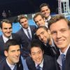 Tomáš Berdych fotí selfie před Turnajem mistrů