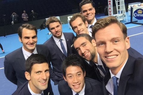 Tomáš Berdych fotí selfie před Turnajem mistrů