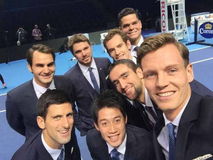 Tomáš Berdych fotí selfie před Turnajem mistrů