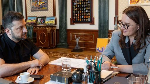 Ukrajinský prezident Volodymyr Zelenskyj s Julijí Svyrydenkovou