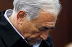 Testy odhalily na šatech pokojské Strauss-Kahnovu DNA