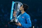 Djokovič vyhrál odvetu s Federerem a počtvrté za sebou ovládl Turnaj mistrů
