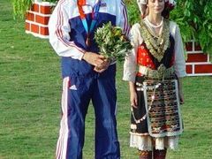 Moderní pětibojař Libor Capalini na stupních vítězů na OH v Aténách 2004.