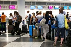 Na mnichovském letišti zrušili 50 letů, jeden z pasažérů neprošel kontrolou