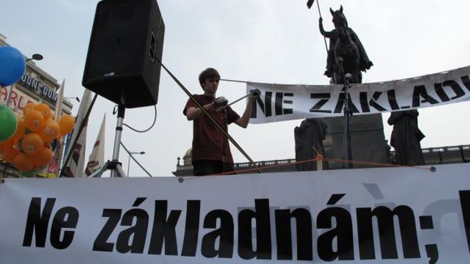 Demonstrace hnutí Ne základnám při návštěvě amerického prezidenta Obamy v Praze
