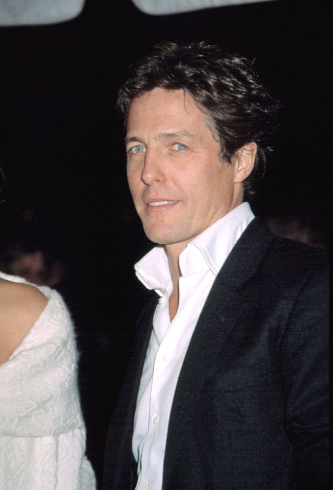 hugh grant, žena