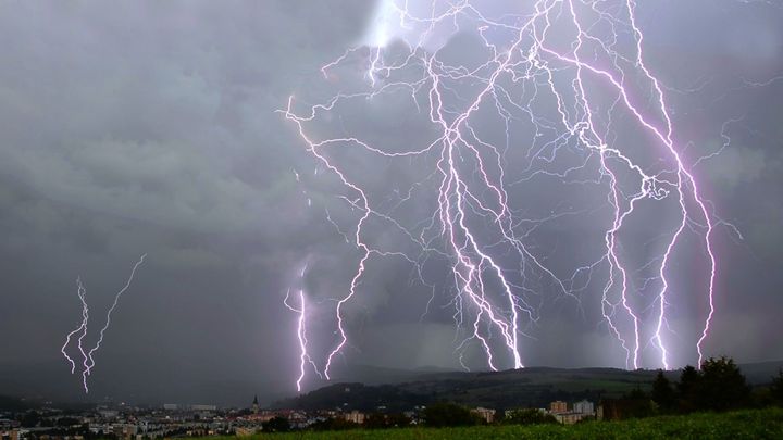 Normální člověk se schová, on vyráží ven. Lovec bouří Kouřil fotí nebe už dvacet let; Zdroj foto: Jiří Kouřil