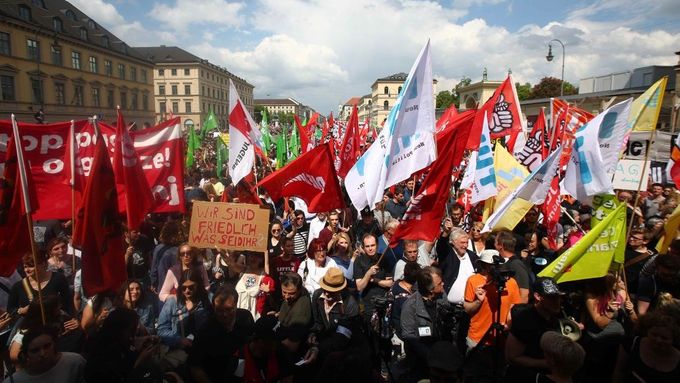 V Mnichově demonstrovalo na 30 000 lidí
