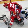 Hokej, extraliga, Slavia - Plzeň: Petr Jelínek - Nicolas St. Pierre