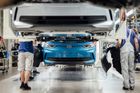 Utrácíme více, než vyděláváme, hřímá ředitel Volkswagenu. S pochopením se nesetkal