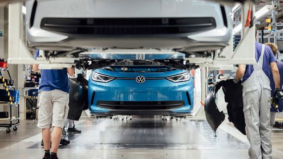 Udělal Volkswagen strategickou chybu? Chybějící levný elektromobil ho vyjde draho