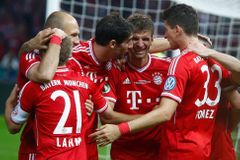 Bayern má treble, Stuttgart ale ve finále poháru kousal