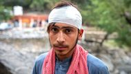 Ničivé zemětřesení o síle šesti stupňů zasáhlo krátce po pondělní půlnoci afghánskou provincii Kunar a Nangarhár, včetně města Dara Noor nedaleko Džalálábádu. Epicentrum bylo pouhých osm kilometrů pod zemí. Katastrofa si vyžádala více než 2200 mrtvých a tisíce zraněných.