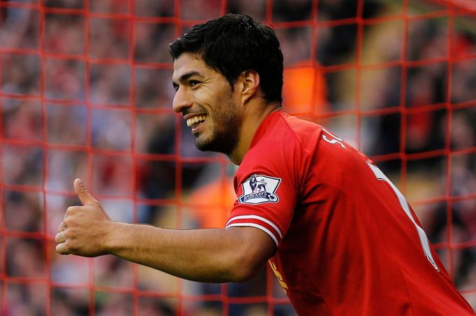 Luis Suárez se raduje z gólu Liverpoolu proti West Bromwichi