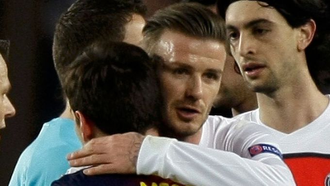 Souboj dvou ikon světového fotbalu skončil lépe pro Lionela Messiho, pouť Davida Beckhama v letošní Lize mistrů končí