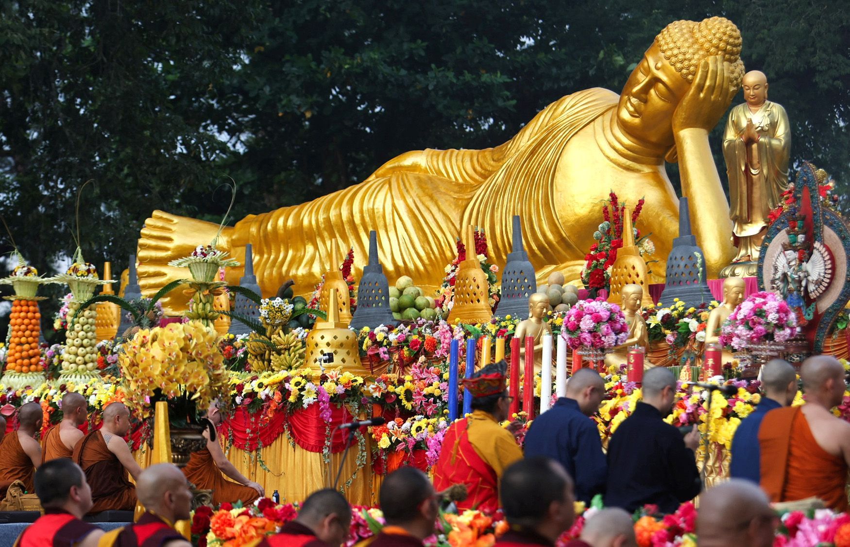 Vesak, Budha, slavnost