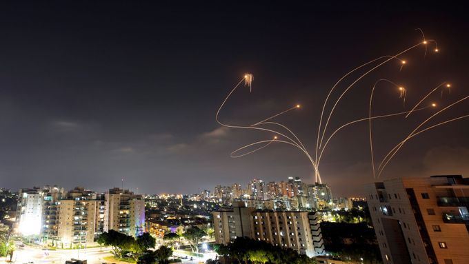 Hamás a Islámský džihád od pondělního večera na Izrael vypálily 1500 raket, uvedla ve středu pozdě večer izraelská armáda.