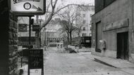 SLOVANSKÁ HOSPODA, Na příkopě 22, Praha 1. Fotografie ze dvora Slovanského domu, rok 1995.