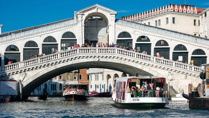 Most Rialto patří k nejstarším v Benátkách.