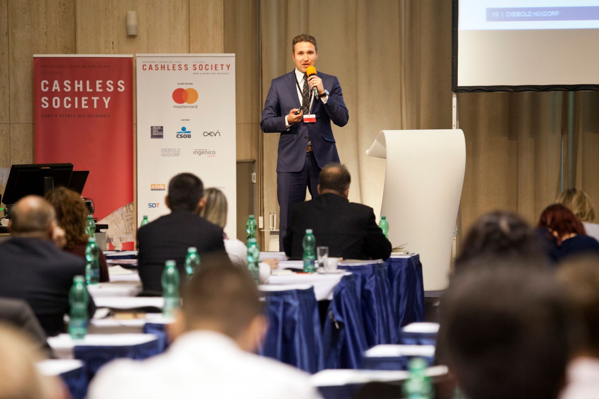 Konference Cashless Society