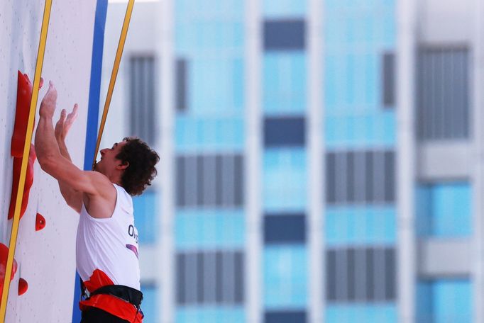 Sportovní lezec Adam Ondra ve finále na OH 2020