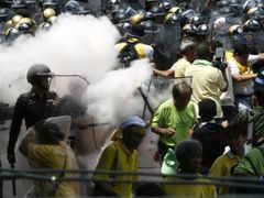 Policie se už minulý týden pokusila odpůrce premiéra od sídla vlády vytlačit, došlo i k potyčkám