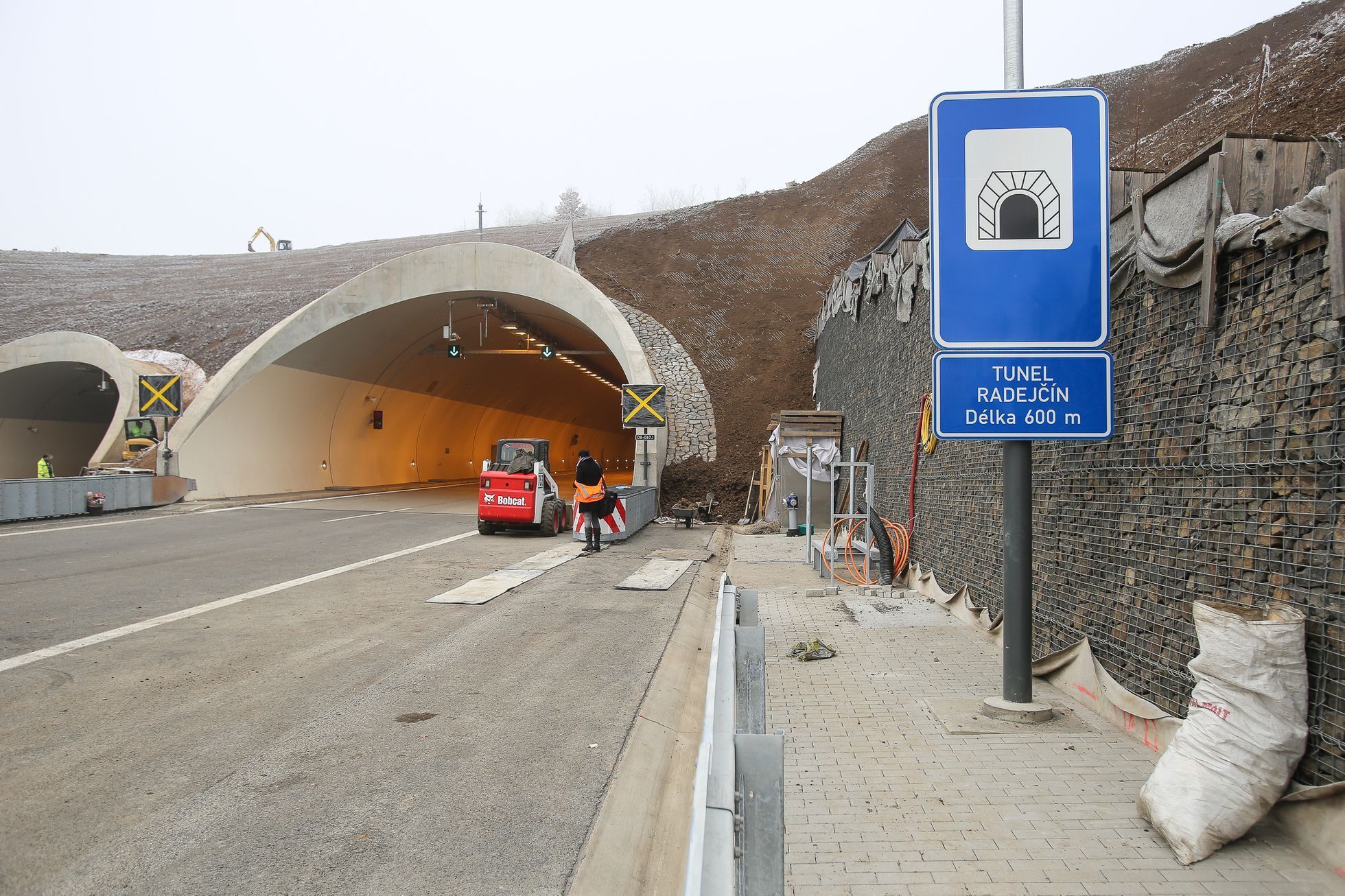Dálnice D8 - prohlídka posledního úseku před dokončením - 6. 12. 2016
