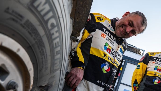 "No a co?" Martin Šoltys suše okomentoval své bronzové místo v šesté etapě Rallye Dakar 2025.