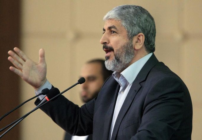 Hamas Leader Khaled Meshaal addresses the 8th General Conference of Sudanese Islamic Movement in Khartoum November 15, 2012. Meshaal on Thursday condemned the killing of military commander Ahmed al-Jaabari and vowed to continue the "resistance" against Israel after the Jewish state launched an offensive against Palestinian militants in Gaza. REUTERS/Mohamed Nureldin Abdallah (SUDAN - Tags: POLITICS CIVIL UNREST) Published: Lis. 15, 2012, 5:02 odp.