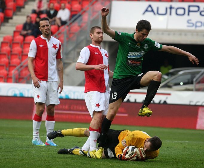 Fotbal, Gambrinus liga, Slavia - Jablonec: Michal Špit a  Pavel Eliáš (13)