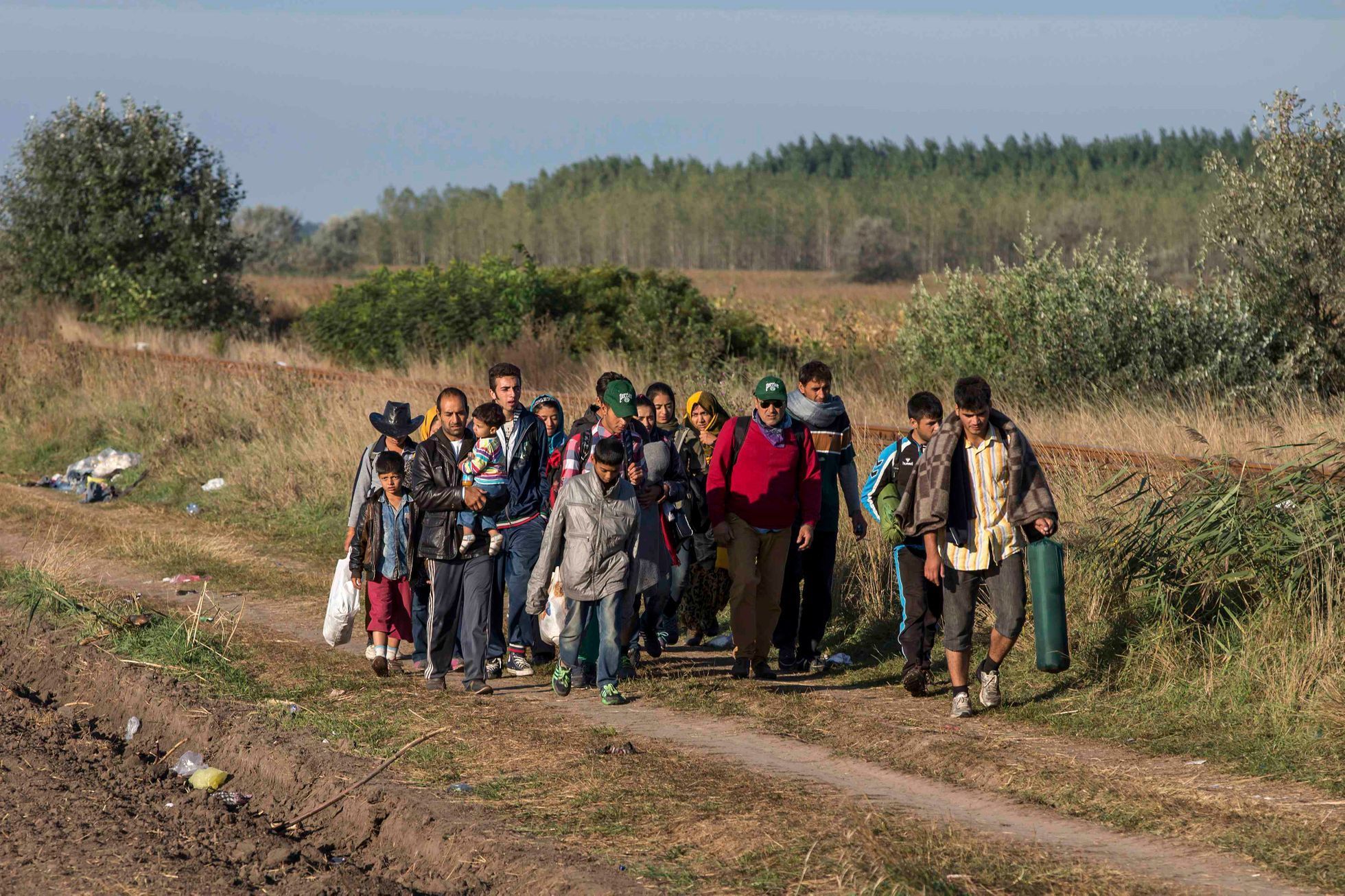 Uprchlíci opouštění maďarský tábor