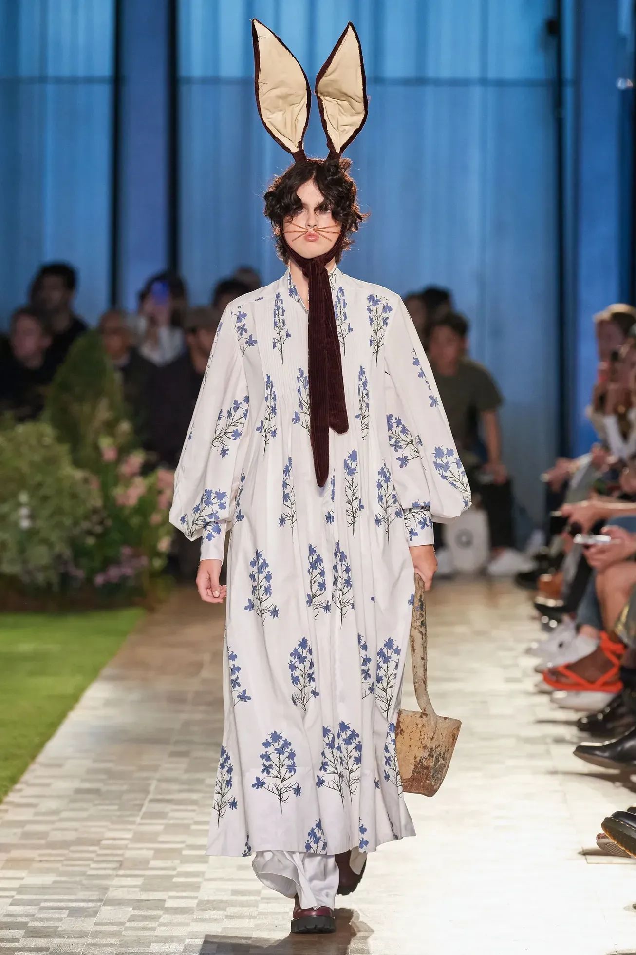 S.S. Daley fashion week, žena