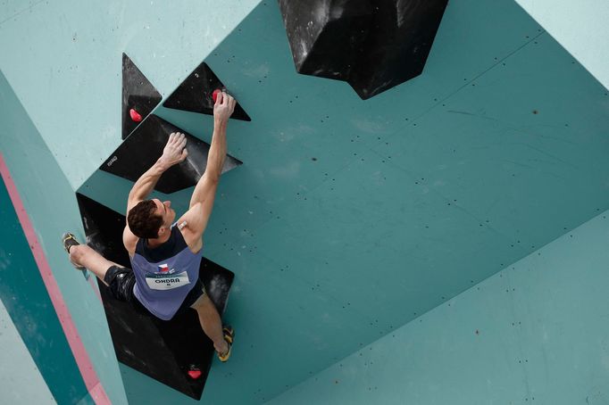 Český lezec Adam Ondra ve finále OH 2024 v Paříži